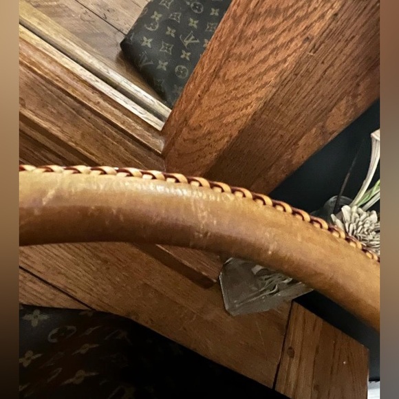 Coveted LV Monogram Artsy beautiful - Picture 5 of 16